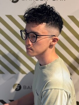 バーバーバー アカバネ(BARBER-BAR AKABANE) バーバーが作る清潔感あるスパイラル×スキンフェード#1