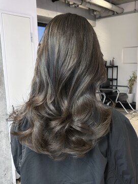 エインアンリー 明治神宮前(AIN.ANLY.) レイヤーカットラベンダーグレーアッシュグレージュ美髪