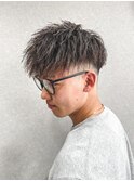 ツーブロック短髪モテるスーツ束感ツイストパーマ