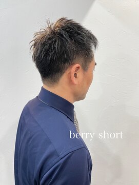 刈り上げベリーショートで男らしさを底上げ！