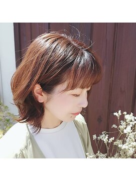 アウラヘアー 大人可愛いエアリー外ハネ