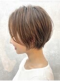 [まるみとくびれ]大人美人ショートボブ