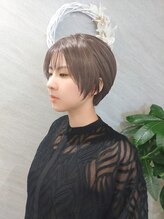 ハイストリートヘア(High street Hair) 前上がりのショートボブ×透明感カラー