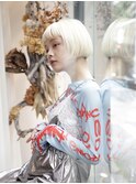 ぱっつん前髪/オン眉/ホワイトブロンド/前下がりボブ/鎌倉