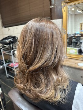 ビューティーガレージ カワゴエ(Beauty Garage Kawagoe) 白髪ぼかしハイライト ベージュカラー