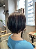 20代30代透明感暗髪アッシュブルーグレージュ丸みボブ