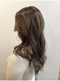 くせ毛を活かすロングレイヤー　ハイライト　ミルクティーカラー