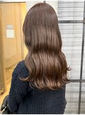大人可愛い◎ミルクティーブラウンブリーチカラーで艶感ミディ