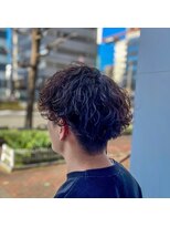 ロッカ(ROCCA)&nbsp;スペインカールゆるめ波巻き×フェードカット
