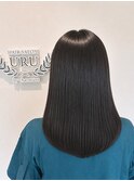 自然なツヤ感の美髪ストレート