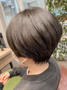 ビースリー ロア ハンサムショート×グレージュ