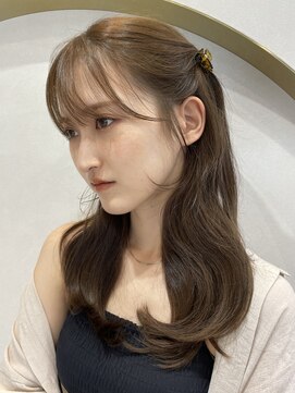 ミラ(MIRA) 可愛い愛されレイヤースタイルオリーブベージュミディアムヘアー
