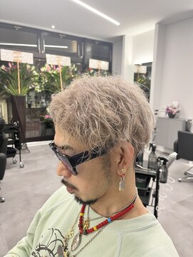 ナンバー 竪町(number+) 20代30代メンズスパイラルパーマワイルドオシャレ感ブリーチ