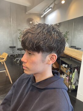 エルマノ 仙川(L mano) センターパートアップバングツーブロックメンズスパイラルパーマ