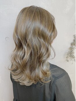 ビルズノア バイ ヤスオカ(BUILDS NOAH BY YASUOKA)の写真/実力派スタイリストが大人可愛いスタイルをご提案◎カラーによる髪へのダメージを抑えたい方にもオススメ！