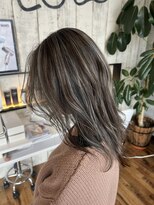 ロイズ ヘアデザイン アンド スパ(LOES)&nbsp;白髪ぼかしハイライト×ブルージュ×ミディアムレイヤー