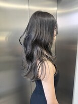 ピア ヤクイン(Pia Yakuin) レイヤーカット×グレージュカラー