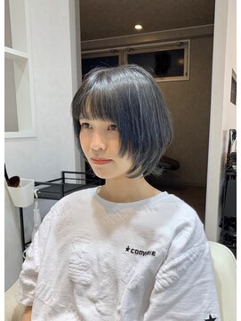 ヴィフ ヘアアンドデザイン(Vif hair&design) グレーのグラデーションカラー×ショートウルフ