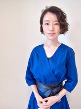 ヘアー キュート(hair CUtE) かきあげ前髪とミックスパーマが大人っぽい黒髪ショートボブ!