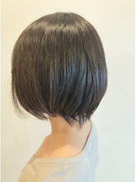 スタジオ アルファプラス 日暮里店(studio α+) ステップボーンカットカットボブショートハイライト白髪ぼかし