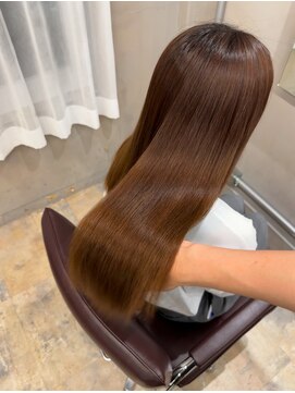 ラボアン 梅田店(lab.em.) 梅雨の広がりやうねりを抑えるストレート