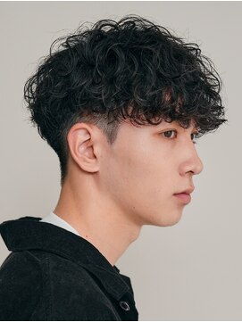 レタッチ バイ フィフス 天神大名(RETOUCH by fifth) 天神大名スペインカールメンズカットセンターパート30代