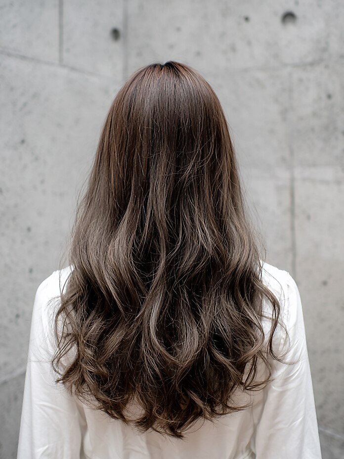 ふんわりカールのロングヘア：L293208565｜ヘアセラピー サラ(hair