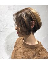 ボウ(BEAU)&nbsp;明るめベージュ×表面のレイヤーで動きのあるショートボブに！