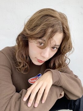 アイティー バイ アルバム 浦和店(IT by ALBUM) ミディアムウェーブ_ハイライトカラーオリーブカラー_36567