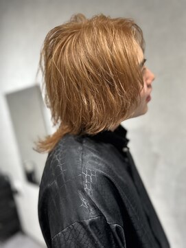 アクロマティック(Achromatic) ミルクティーベージュ/ウルフ