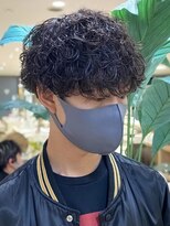 シャルムバイケンジ(Charm.by KENJE)&nbsp;メンズパーマ波巻きツイストスパイラル刈り上げセンターパート