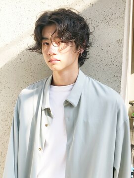 キアラ(Kchiara) センターパートウルフ/スパイラルパーマ