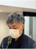 ツイストパーマ外国人風ハイライトダウンバングスタイル