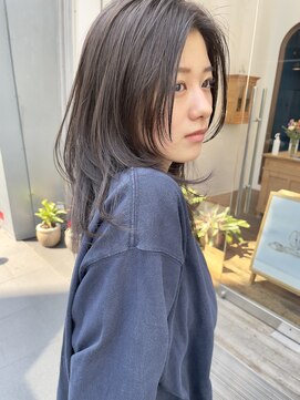 ヌード(NUDE) NUDEブリーチ無しグレージュカラー顔周りレイヤーカットミディ