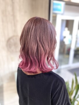 ヘアスペース エアリス(Hair space Earth) ピンクミルクティーベージュ×ビビッドピンクのグラデーション