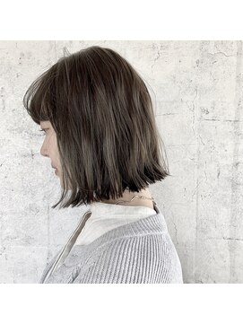 プラグ バイ ネオリーブ(plug by neolive) シアーグレージュと切りっぱなしボブ 美容室横浜