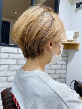 アヴァロン(AVALON) 愛され大人ショート・丸みとくびれ・明るめベージュ【BISA】