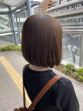 スタジオ アルファプラス 日暮里店(studio α+) ステップボーンカットカットボブショートハイライト白髪ぼかし