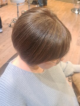 アットティー 金沢文庫(at tee...) 【脱白髪染めハイライト×丸みショート】