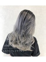 リアラ 渋谷(LIALA)&nbsp;ブリーチ、ダブルカラー、インナーカラー、イヤリングカラー