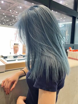 シオン(shion) 似合わせカットホワイトブロンドメルティカラー_ba413941