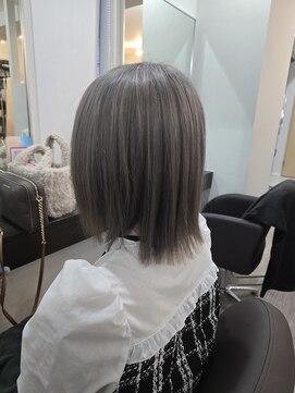 グランディールヘアデザイン(grandir hairdesign) ホワイトシルバー/ケアブリーチ/ロングヘア/千葉