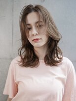 ギークス(GEEKS)&nbsp;【GEEKS渋谷】ハッシュカット/顔周りレイヤー/冬カラー/ベージュ