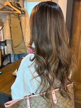 イロ(iro)の写真/自然な明るさ、透明感のあるカラー、ハイライト、白髪ぼかしまで幅広くお任せ☆どんな髪色もご相談ください
