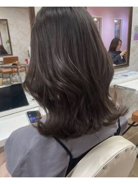 フィガロ ウメダ(FIGARO UMEDA) 【30代オーダー人気No.1】スタンダードミディアムレイヤーカット