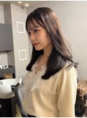 大人可愛いミディアムレイヤー薄めワイドバングダークブラウン