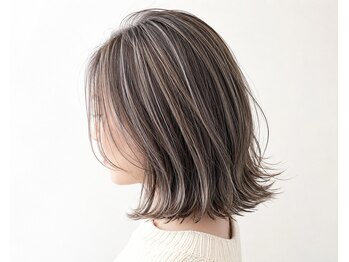 キルシェ(Kirsche)の写真/白髪ぼかしハイライトで魅せる髪へ。白髪活かしでくせ毛も華やかに変身♪