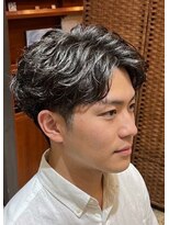 ジェットブラックキューサンロク(JET BLACK 936)&nbsp;フェザーパーマ【センターパート】×眉デザインカット
