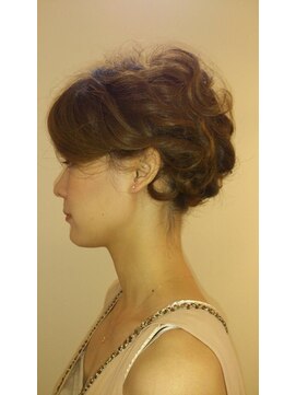 スニップ(snip) ショートでもクラシカル＆キュートなアップヘアー