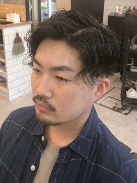 フランクスバーバーリザーブ 人形町店(FRANK’S BARBER RESERVE) ツイストスパイラルフェードカット